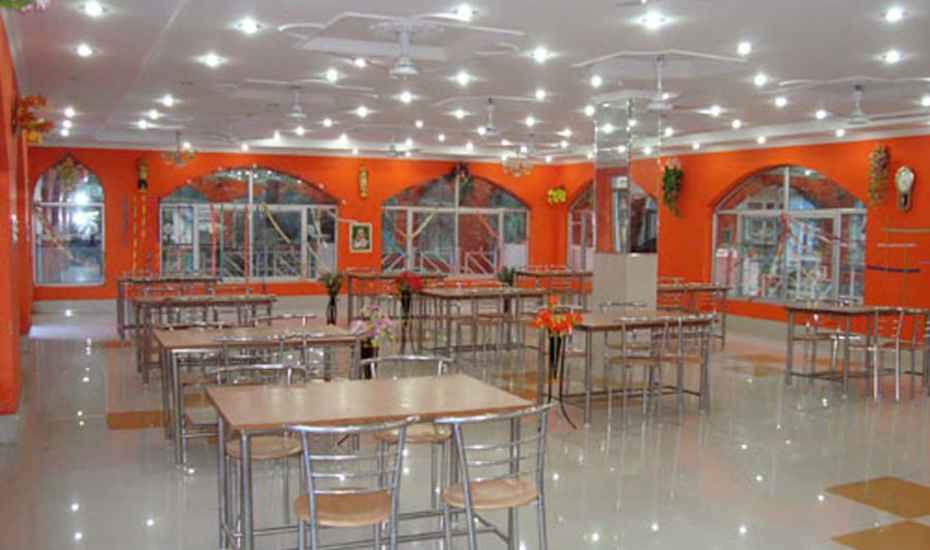 Urvashi And Rambha Hotel Srinagar Restaurant